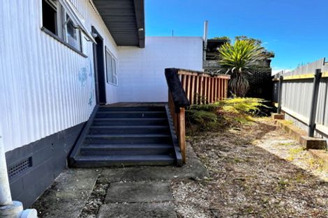 Photo of property in 4/304 Great North Road, Henderson, Auckland, 0612