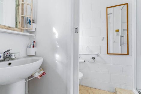 Photo of property in 2/2b Yeoman Place, Howick, Auckland, 2014
