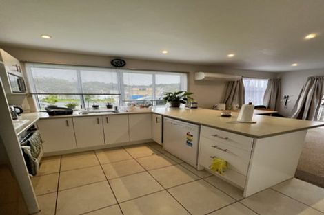 Photo of property in 19 Castleford Street, Green Bay, Auckland, 0604