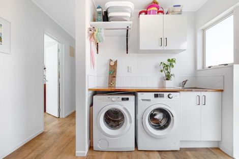 Photo of property in 2/137 Awaroa Road, Helensville, 0800