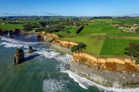 Photo of property in 1119 Main Road North, Onaero, Urenui, 4383