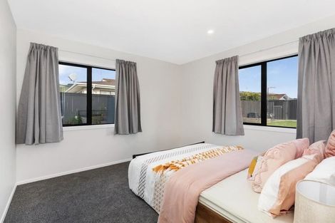 Photo of property in 31 Rewarewa Crescent, Waikanae, 5036