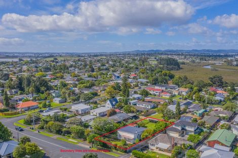 Photo of property in 72 Taikata Road, Te Atatu Peninsula, Auckland, 0610