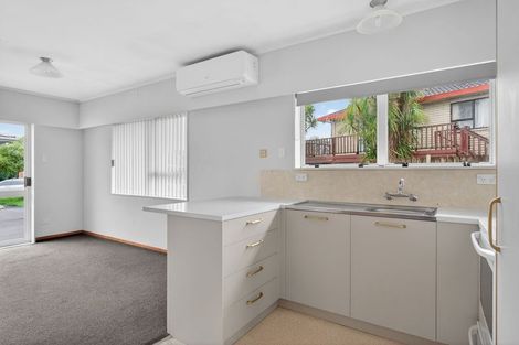 Photo of property in 41 Edgewater Parade, Waiuku, 2123