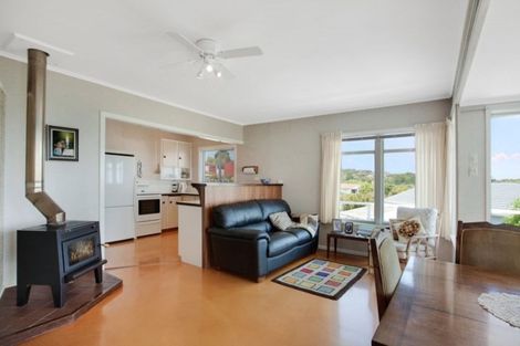 Photo of property in 24 Seaview Road, Cable Bay, 0420