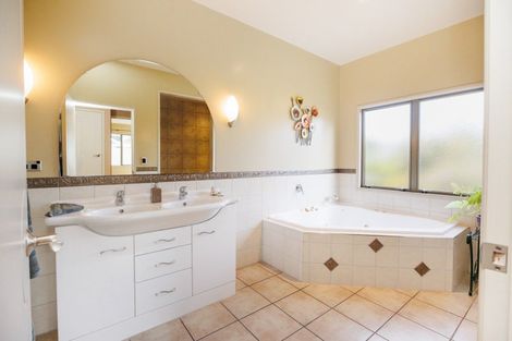 Photo of property in 18 Woodland Grove, Feilding, 4702