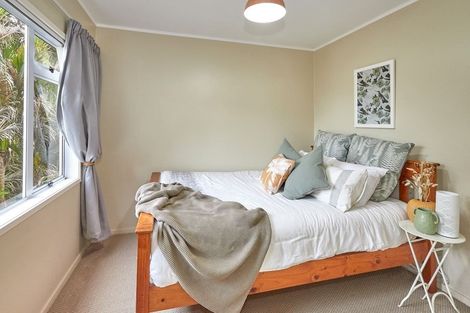 Photo of property in 27 Coroglen Avenue, Birkenhead, Auckland, 0626