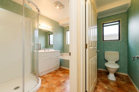 Photo of property in 94 Summerhill Drive, Fitzherbert, Palmerston North, 4410
