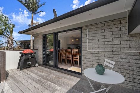 Photo of property in 2/15 Walter Street, Hauraki, Auckland, 0622