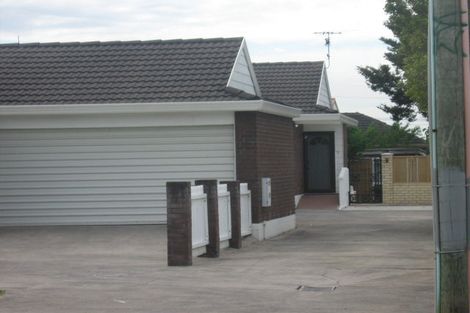 Photo of property in 2/15 Rimu Street, New Lynn, Auckland, 0600