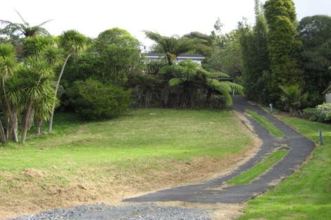 Photo of property in 20 Raroa Terrace, Waiatarua, Auckland, 0604