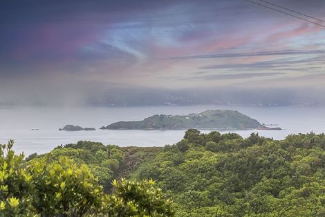 Photo of property in 52 Miles Crescent, Newlands, Wellington, 6037