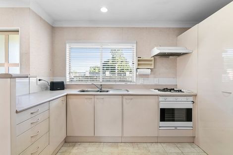 Photo of property in 1/10 Clevedon Road, Papakura, 2110