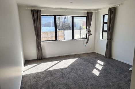 Photo of property in 17 Cassandra Grove, Totara Vale, Auckland, 0629