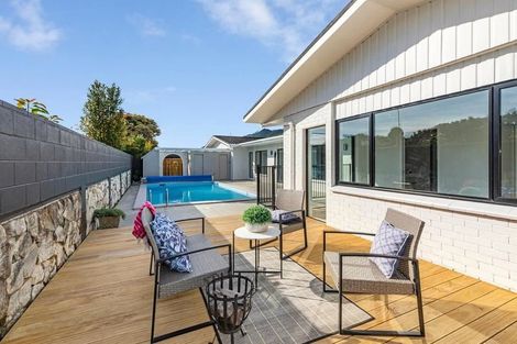 Photo of property in 31 Rewarewa Crescent, Waikanae, 5036