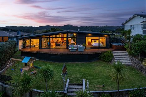 Photo of property in 10 Hillcrest Road, Hatfields Beach, Orewa, 0931