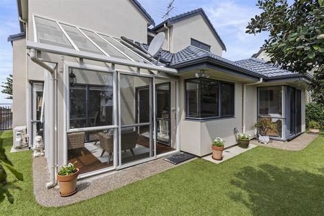Photo of property in 22 The Esplanade, Eastern Beach, Auckland, 2012
