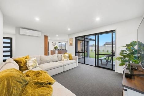 Photo of property in 2 Earl Way, Amberley, 7410