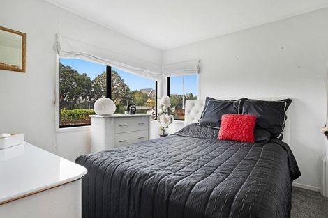 Photo of property in 2/55 Aviemore Drive, Highland Park, Auckland, 2010