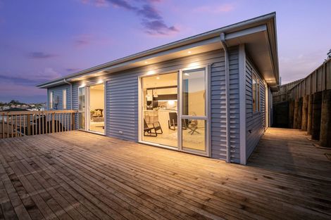Photo of property in 7 Surf View Crescent, Red Beach, 0932