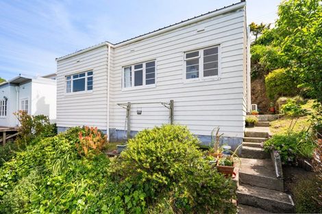 Photo of property in 76 Maupuia Road, Maupuia, Wellington, 6022