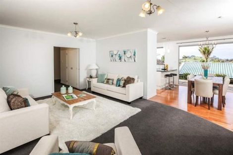 Photo of property in 132 Mountain Road, Henderson Valley, Auckland, 0612