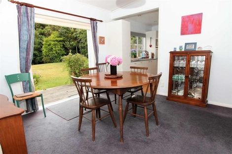Photo of property in 10 Miles Crescent, Newlands, Wellington, 6037