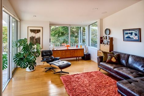 Photo of property in 4 Francis Bell Grove, Lowry Bay, Lower Hutt, 5013