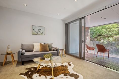 Photo of property in Patent 326 Apartments, 326 Evans Bay Parade, Hataitai, Wellington, 6021