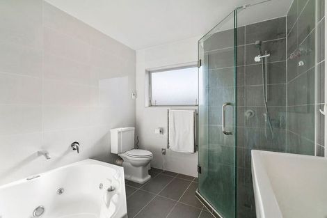 Photo of property in 1 Melmore Place, Pinehill, Auckland, 0632