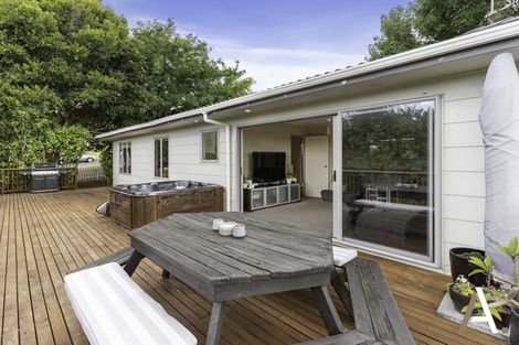Photo of property in 42 Banyan Drive, Totara Heights, Auckland, 2105