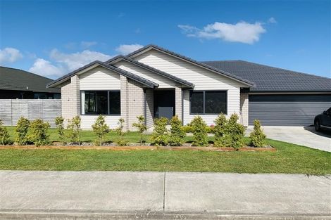 Photo of property in 9 Grove Way, Riverhead, 0820