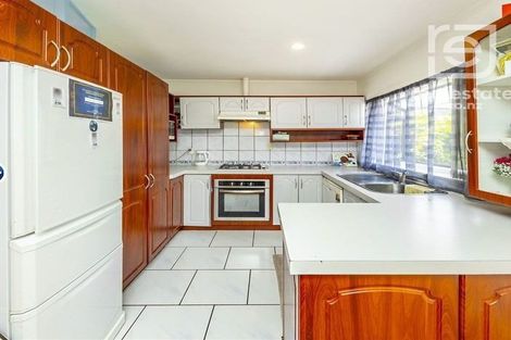 Photo of property in 4 Bernina Place, Weymouth, Auckland, 2103