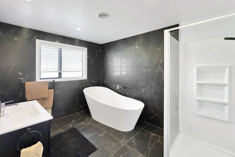 Photo of property in 2 Gibraltar Way, Fitzherbert, Palmerston North, 4410