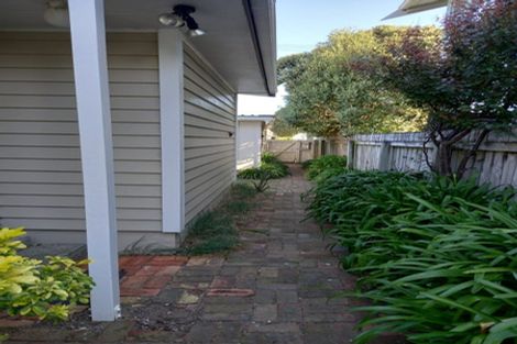 Photo of property in 15f1 Apu Crescent, Lyall Bay, Wellington, 6022