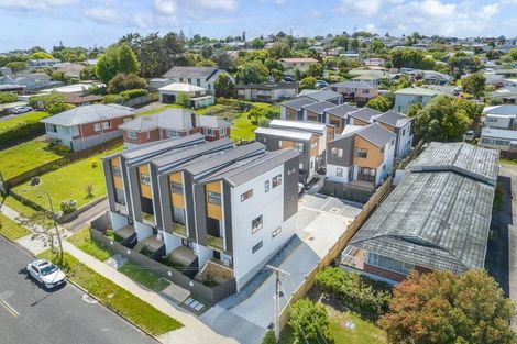 Photo of property in 9/10 Newington Road, Henderson, Auckland, 0612