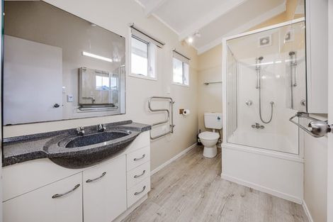 Photo of property in 2/40 Laurie Avenue, Papakura, 2110