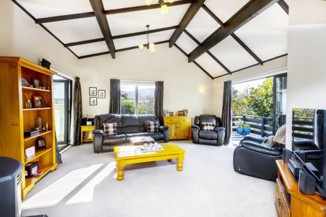 Photo of property in 2 Tapestry Grove, Silverstream, Upper Hutt, 5019