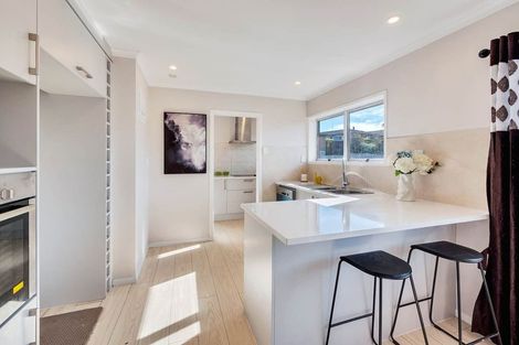 Photo of property in 5 Solar Road, Glen Eden, Auckland, 0602