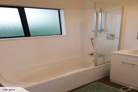 Photo of property in 3 Cassandra Grove, Totara Vale, Auckland, 0629