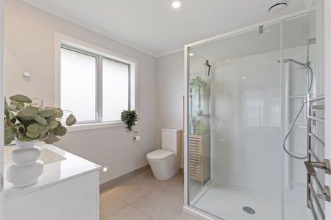 Photo of property in 1 Gibraltar Way, Fitzherbert, Palmerston North, 4410
