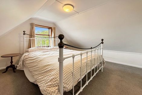 Photo of property in 1 Hawkhurst Road, Lyttelton, 8082