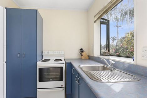 Photo of property in 82 Taikata Road, Te Atatu Peninsula, Auckland, 0610