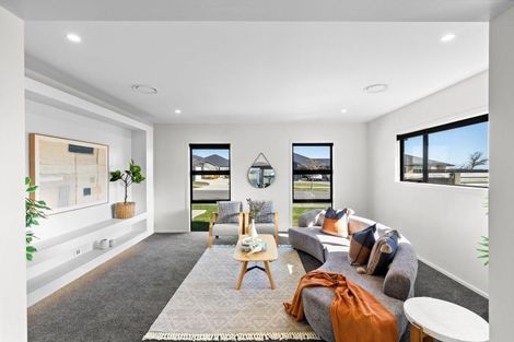 Photo of property in 42 Sardinia Grove, Fitzherbert, Palmerston North, 4410