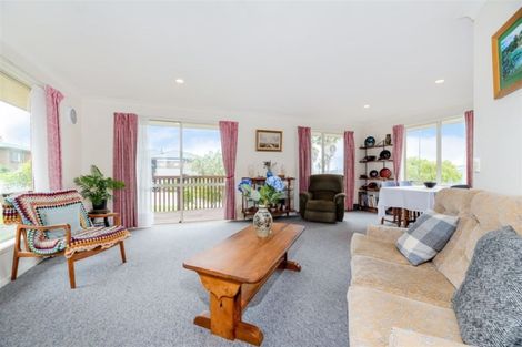 Photo of property in 17 Lasque Place, Glen Eden, Auckland, 0602