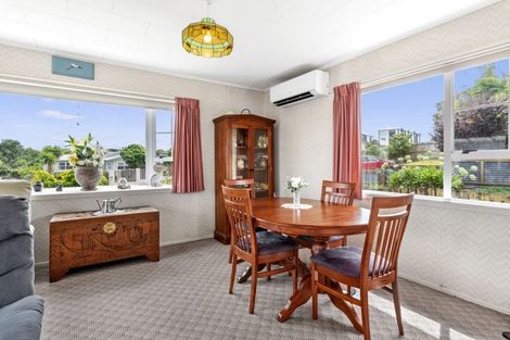 Photo of property in 17 Kaikoura Street, Henderson, Auckland, 0612