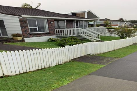 Photo of property in 1/8 Pupuke Road, Hillcrest, Auckland, 0627