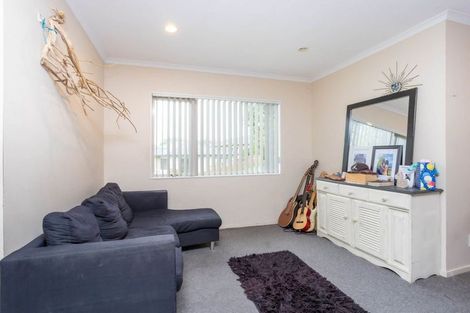 Photo of property in 20 Quincey Place, Massey, Auckland, 0614