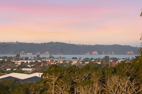Photo of property in 7d Babich Road, Henderson Valley, Auckland, 0614