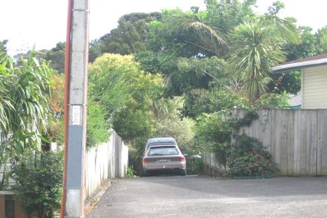 Photo of property in 1/33 Neal Avenue, Glenfield, Auckland, 0629
